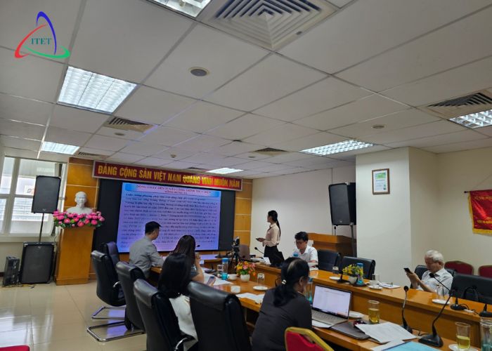 Đơn vị tư vấn trình bày báo cáo trước Hội đồng thẩm đinh